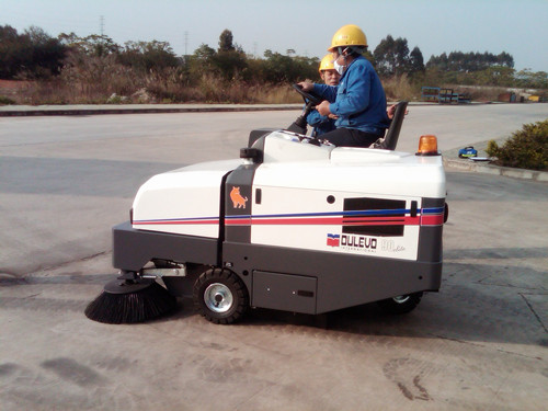 道路寶Dulevo 90控塵掃地車
