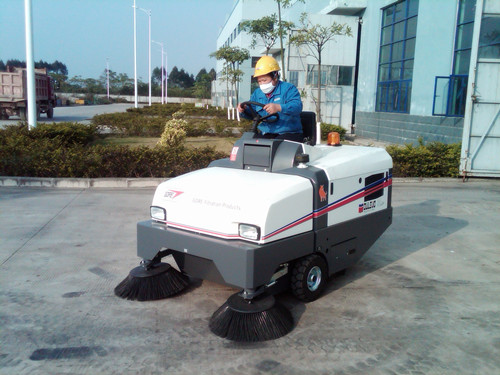 廣西玉柴機(jī)器——道路寶Dulevo 90交車(chē)現(xiàn)場(chǎng)