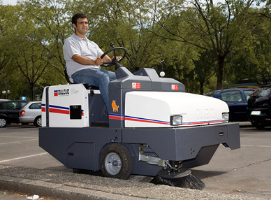 Dulevo 100 sweeper of driving type