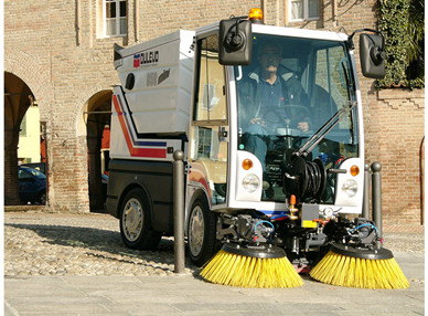 Dulevo 850Mini sweeper of driving type