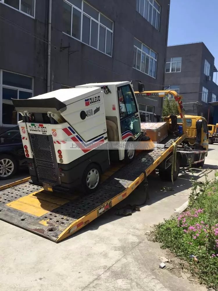 蘇州太倉(cāng)-意大利道路寶850mini道路清掃車(chē)送貨