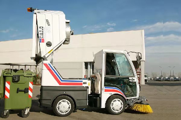 意大利道路寶Dulevo 850Mini 駕駛式掃地機(jī) 市政Dulevo進(jìn)口駕駛式掃地車(chē) 道路清掃車(chē) 掃路車(chē)